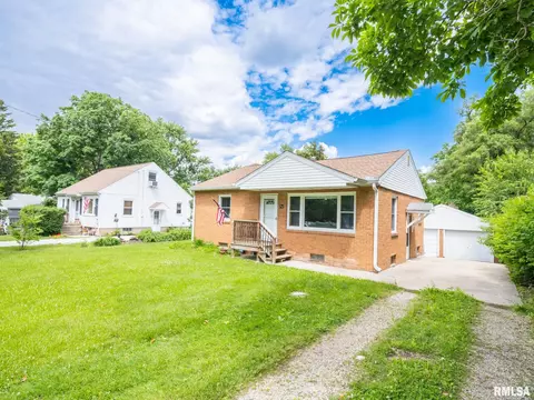 206 Clover Ave, East Peoria, IL 61611