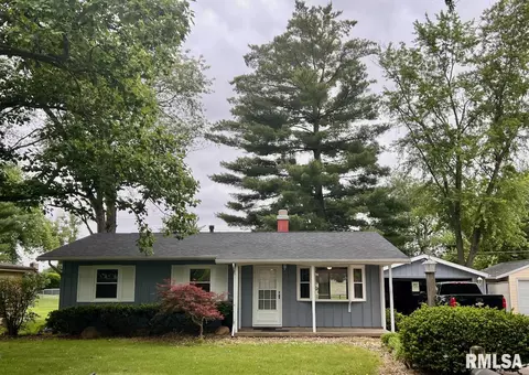 130 Stonegate Dr, Canton, IL 61520