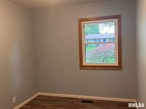 130 Stonegate Dr, Canton, IL 61520 photo 9