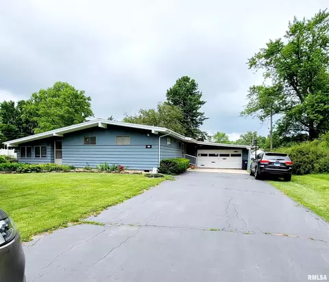 95 N Park Dr, Canton, IL 61520