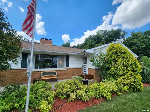 125 Lasalle Dr, East Peoria, IL 61611