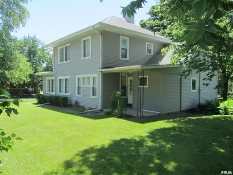 711 W 3rd St, Delavan, IL 61734 photo 4