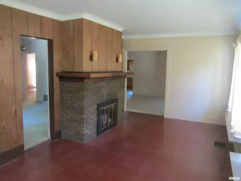 711 W 3rd St, Delavan, IL 61734 photo 34