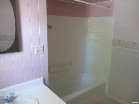 711 W 3rd St, Delavan, IL 61734 photo 22