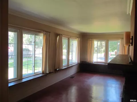 711 W 3rd St, Delavan, IL 61734 photo 15