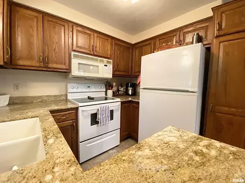 Kitchen - 4423 S Blackburn Cv, Mapleton, IL 61547 photo 1 of 2