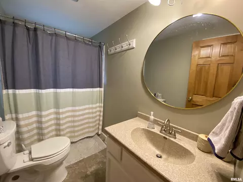 Bath - 4423 S Blackburn Cv, Mapleton, IL 61547 photo 1 of 2