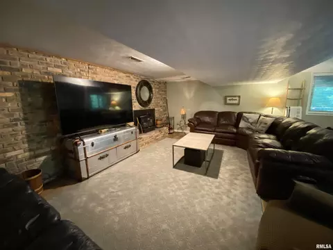 Living - 4423 S Blackburn Cv, Mapleton, IL 61547 photo 6 of 6