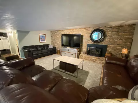Living - 4423 S Blackburn Cv, Mapleton, IL 61547 photo 5 of 6
