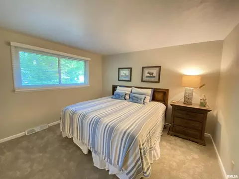 Bedroom - 4423 S Blackburn Cv, Mapleton, IL 61547 photo 2 of 3