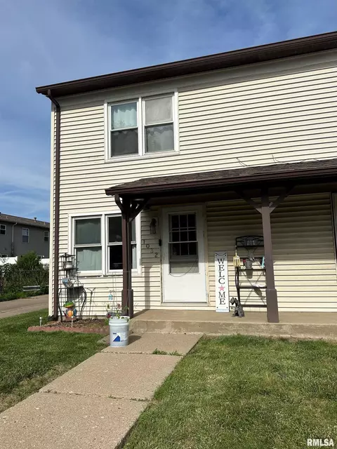 1032 Florence Ave, Pekin, IL 61554