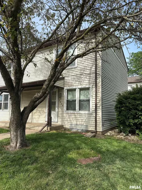 1026 Florence Ave, Pekin, IL 61554
