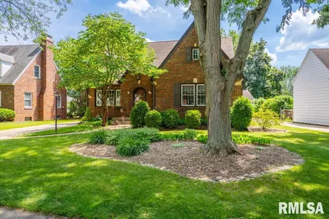 804 W Stratford Dr, Peoria, IL 61614
