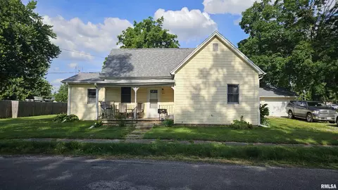 815 S Madison St, Lewistown, IL 61542