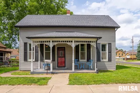 925 Charlotte St, Pekin, IL 61554