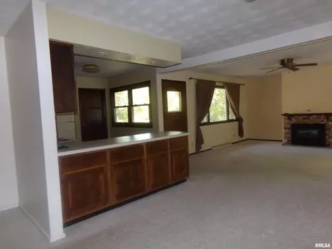1424 Debbie Ln, Macomb, IL 61455 photo 5