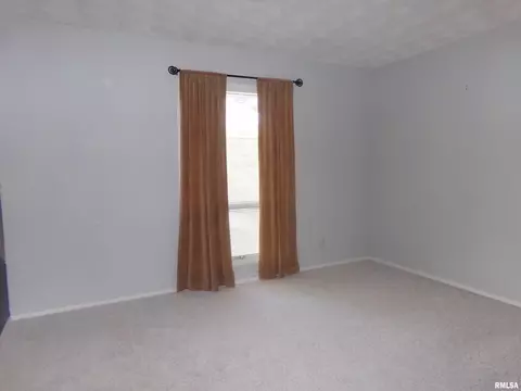 1424 Debbie Ln, Macomb, IL 61455 photo 12