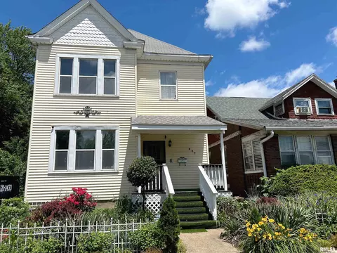 827 W Russell St, Peoria, IL 61606