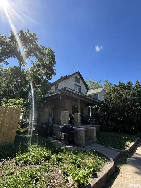 307 S Webster St, Peoria, IL 61605