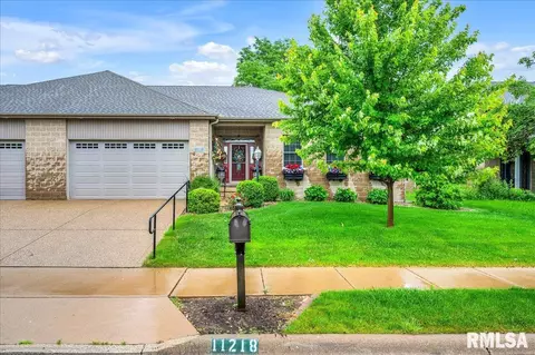 11218 N Oakwood Dr, Peoria, IL 61615