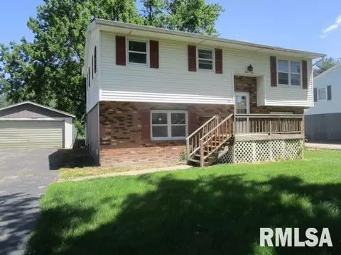 35 Huston St, Galesburg, IL 61401