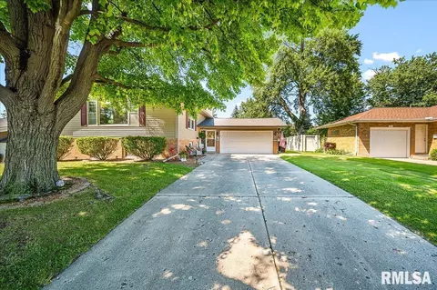 1727 W Clarewood Ave, Peoria, IL 61614