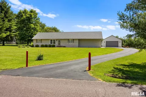 111 Ernest St, Washington, IL 61571