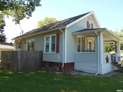 816 S Garfield St, Macomb, IL 61455 photo 4