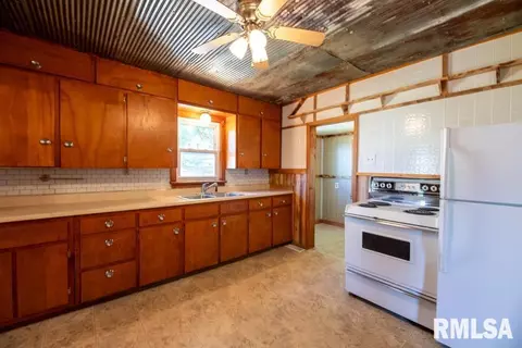 310 E Fulton St, Cuba, IL 61427 photo 11