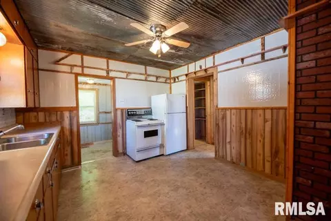 310 E Fulton St, Cuba, IL 61427 photo 13