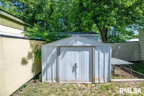 310 E Fulton St, Cuba, IL 61427 photo 7