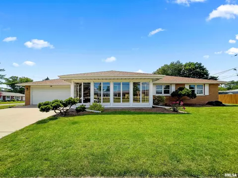 1111 S 4th Ave, Morton, IL 61550