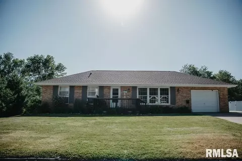 161 Penny Ln, Macomb, IL 61455
