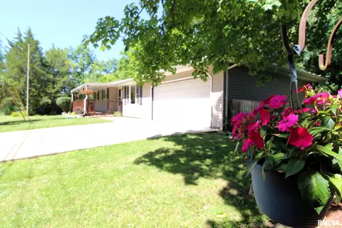 110 Fernwood Ct, East Peoria, IL 61611