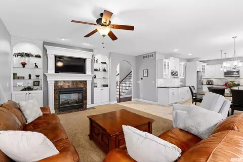 715 S Prairieview Dr, Dunlap, IL 61525 photo 22