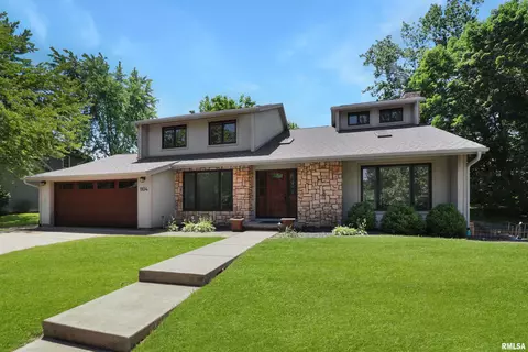 1104 W Scottwood Dr, Peoria, IL 61615
