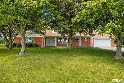 233 W Guth Rd, Washington, IL 61571