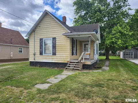 896 Elm St, Canton, IL 61520