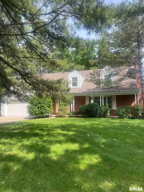 817 W Fairlawn Ln, Peoria, IL 61614