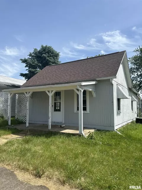 25 Main St, Camp Grove, IL 61424