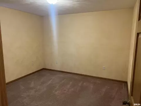 Bedroom - 1535 E Myrtle St, Canton, IL 61520 photo 2 of 4