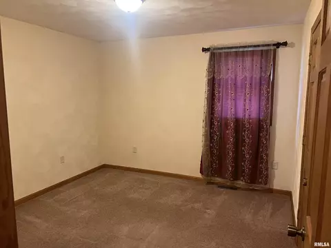Bedroom - 1535 E Myrtle St, Canton, IL 61520 photo 1 of 4