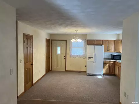 Entry Way - 1535 E Myrtle St, Canton, IL 61520 photo 1 of 1