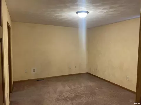 Bedroom - 1535 E Myrtle St, Canton, IL 61520 photo 3 of 4