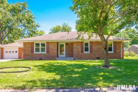 506 S Main St, Minier, IL 61759
