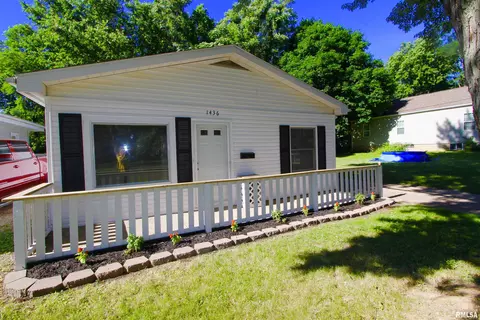 1436 E Fairoaks Ave, Peoria, IL 61603