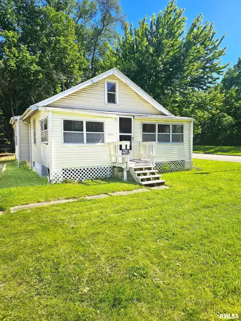 1211 Meadow Ave, East Peoria, IL 61611