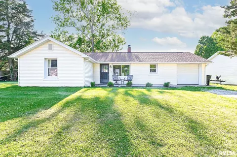 218 Edgewood Dr, East Peoria, IL 61611