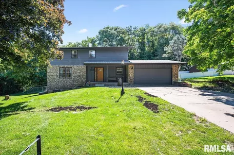 2212 Mayflower Dr, Pekin, IL 61554