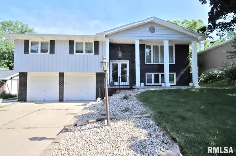 1017 W Centennial Dr, Peoria, IL 61614